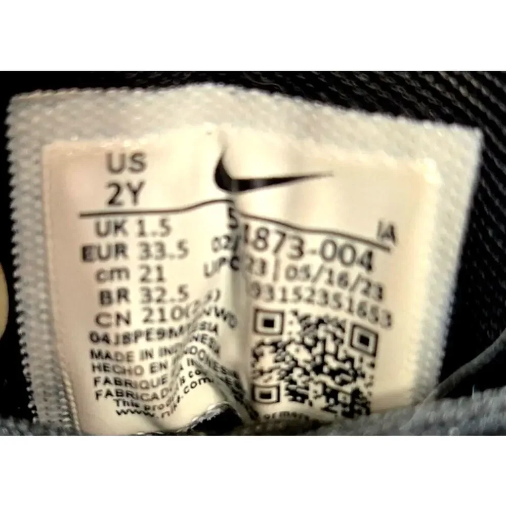 Nike Size 2Y 2 Youth Non Marking Athletic Tennis Sneaker Shoe